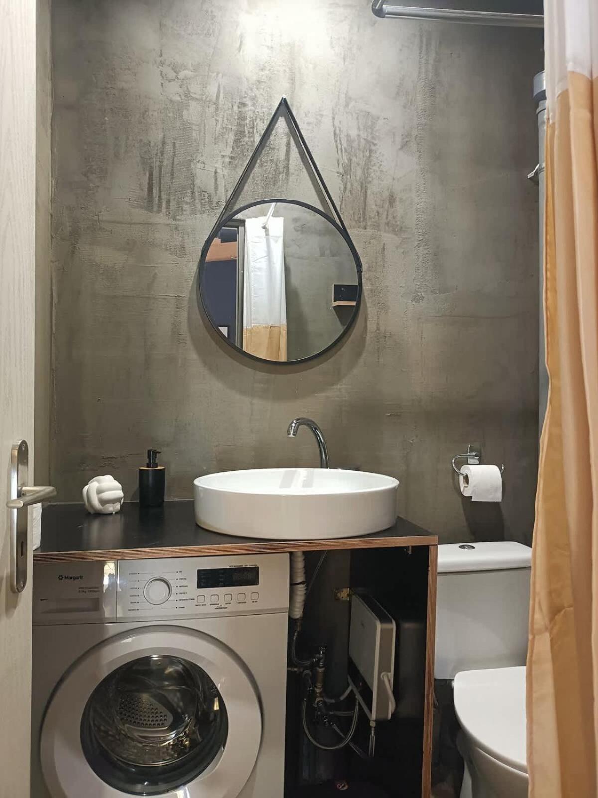 Philedomus In The Centre Of No21 Apartment *